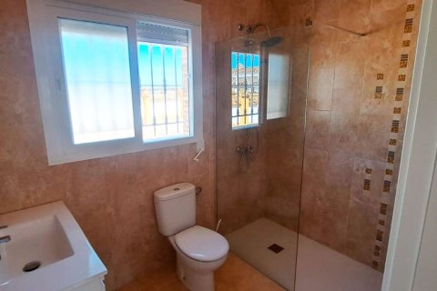 Finca till salu i Catral, Alicante, Spanien 3 sovrum, 140 kvm. Nr. 149613 - foto 9