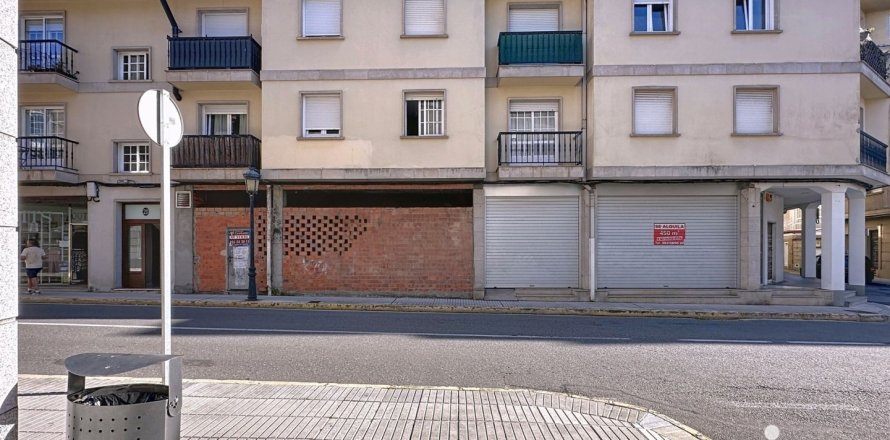 Commercial property in Vilanova de Arousa, Pontevedra, Spain 218 sq.m. No. 185618