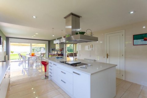 Talo myytävänä Sant Andreu de Llavaneres, Barcelona, Espanja, 7 makuuhuonetta, 784 m2 No. 160777 - kuva 14