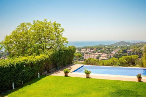 Talo myytävänä Sant Andreu de Llavaneres, Barcelona, Espanja, 7 makuuhuonetta, 784 m2 No. 160777 - kuva 5