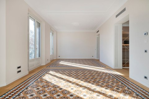 Lägenhet till salu i Barcelona, Spanien 3 sovrum, 188 kvm. Nr. 160775 - foto 27