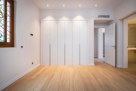 Lägenhet till salu i Barcelona, Spanien 3 sovrum, 188 kvm. Nr. 160775 - foto 11