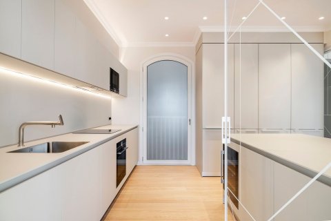 Lägenhet till salu i Barcelona, Spanien 3 sovrum, 188 kvm. Nr. 160775 - foto 10