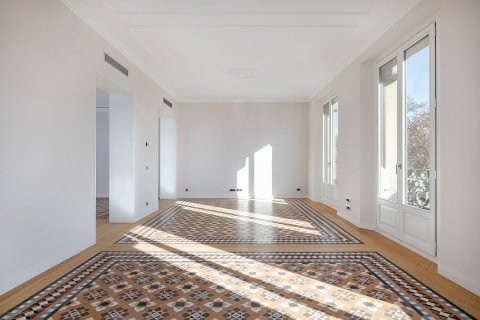 Lägenhet till salu i Barcelona, Spanien 3 sovrum, 188 kvm. Nr. 160775 - foto 3