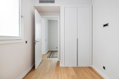 Lägenhet till salu i Barcelona, Spanien 3 sovrum, 188 kvm. Nr. 160775 - foto 19