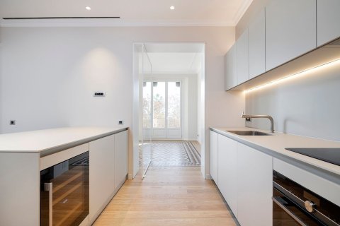 Lägenhet till salu i Barcelona, Spanien 3 sovrum, 188 kvm. Nr. 160775 - foto 4