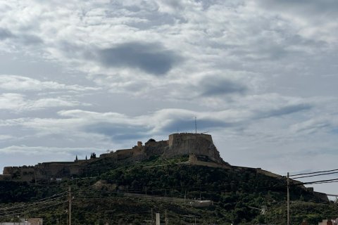 Huoneisto myytävänä Alicante, Espanja, 2 makuuhuonetta, 52 m2 No. 182979 - kuva 24