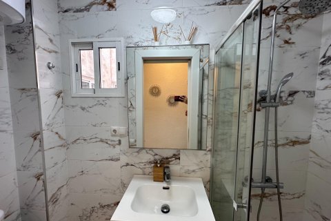 Huoneisto myytävänä Alicante, Espanja, 2 makuuhuonetta, 52 m2 No. 182979 - kuva 12