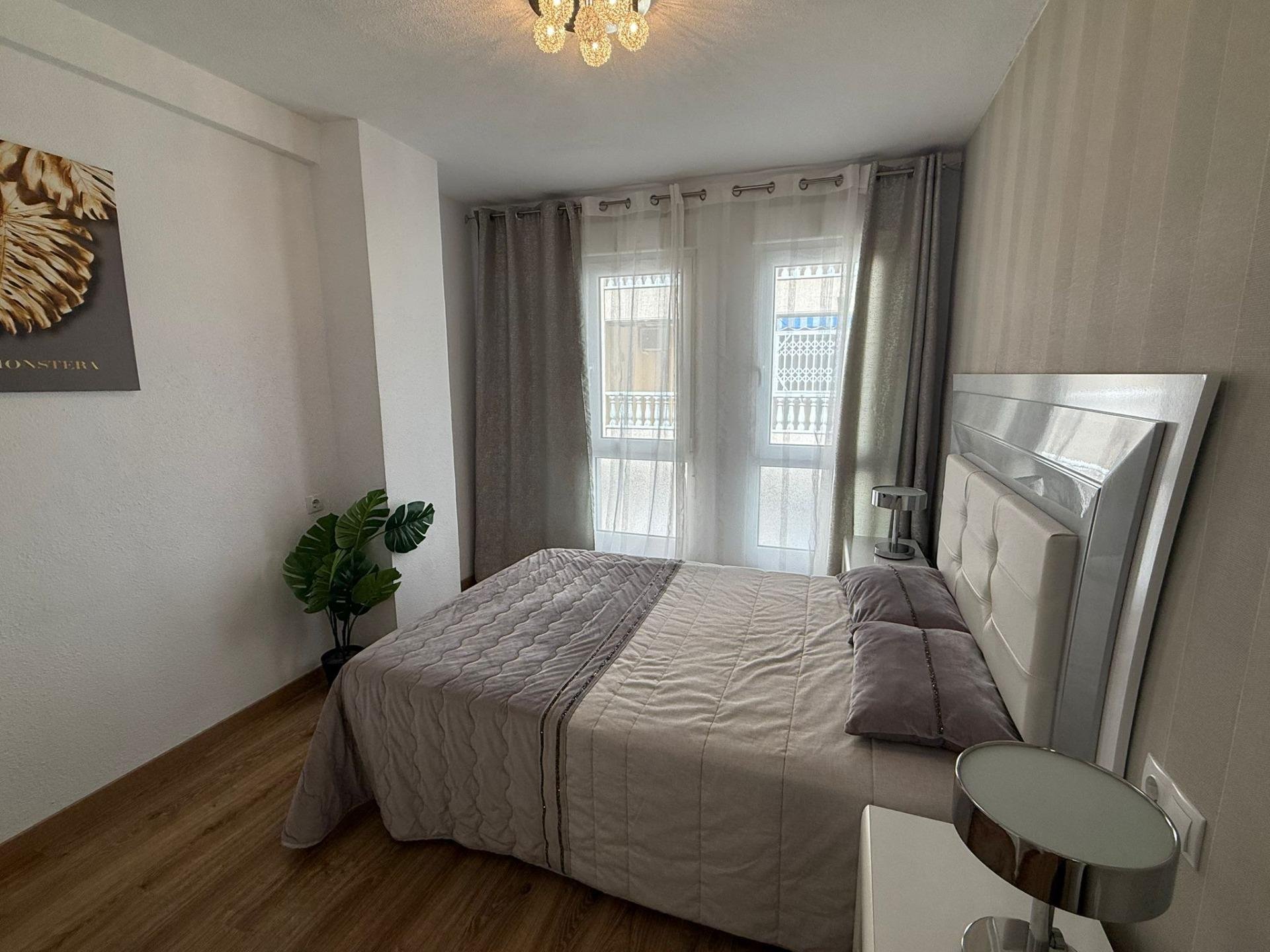 Appartamento a Torrevieja, Alicante, Spagna 2 camere da letto, 57 mq. N° 182975