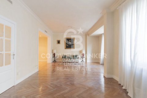Apartment à Madrid, Espagne 3 chambres, 220 m2 No. 179048
