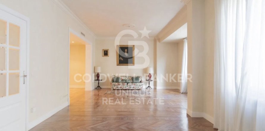 Apartment à Madrid, Espagne 3 chambres, 220 m2 No. 179048