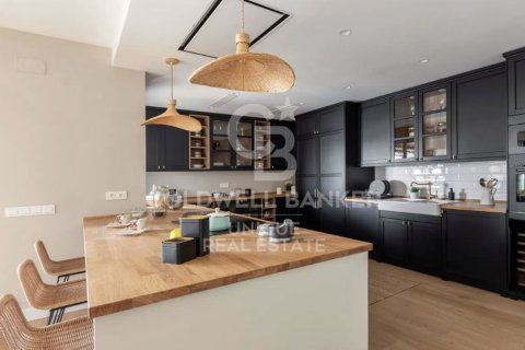 Apartament w Madrid, Hiszpania 4 sypialnie, 253 mkw. nr 179051 – zdjęcie 13