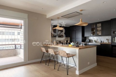 Apartament w Madrid, Hiszpania 4 sypialnie, 253 mkw. nr 179051 – zdjęcie 2
