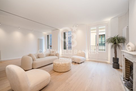 Apartamento en venta en Madrid, España 4 dormitorios, 162 m2 No. 156686 - foto 2