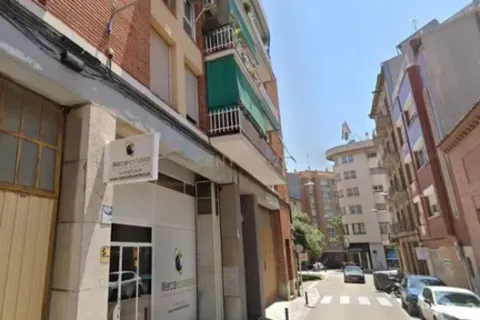 Apartamento en venta en Manresa, Barcelona, España 5 dormitorios, 104 m2 No. 191112 - foto 2