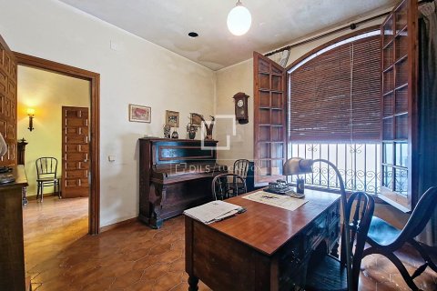 Villa for sale in Vilanova i la Geltru, Barcelona, Spain 8 bedrooms, 456 sq.m. No. 150371 - photo 8