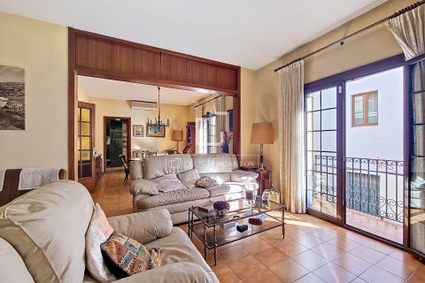 Villa for sale in Vilanova i la Geltru, Barcelona, Spain 8 bedrooms, 456 sq.m. No. 150371 - photo 28