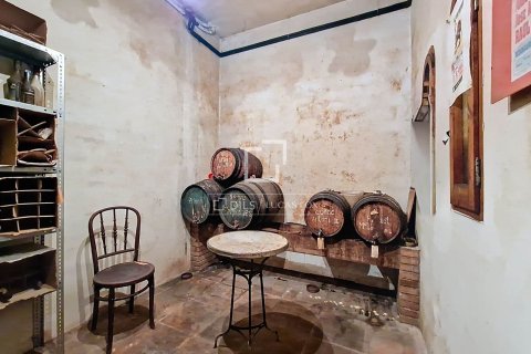 Villa for sale in Vilanova i la Geltru, Barcelona, Spain 8 bedrooms, 456 sq.m. No. 150371 - photo 9