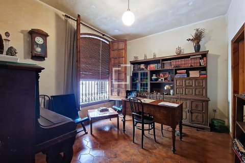 Villa for sale in Vilanova i la Geltru, Barcelona, Spain 8 bedrooms, 456 sq.m. No. 150371 - photo 5