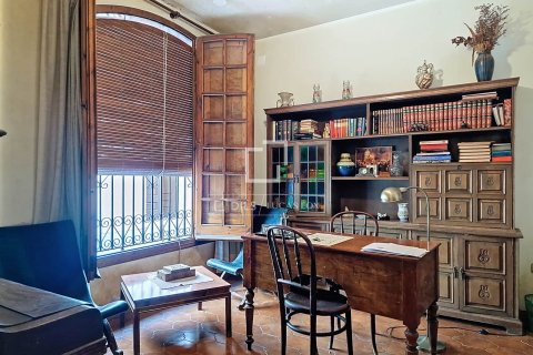 Villa for sale in Vilanova i la Geltru, Barcelona, Spain 8 bedrooms, 456 sq.m. No. 150371 - photo 4