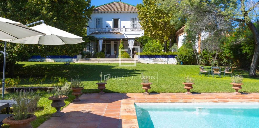 Villa in Argentona, Barcelona, Spain 5 bedrooms, 354 sq.m. No. 150370