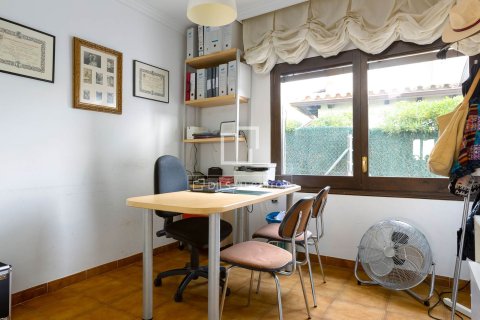 Villa for sale in Vilassar de Dalt, Barcelona, Spain 4 bedrooms, 252 sq.m. No. 150375 - photo 17