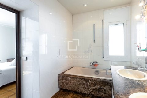 Villa for sale in Vilassar de Dalt, Barcelona, Spain 4 bedrooms, 252 sq.m. No. 150375 - photo 22