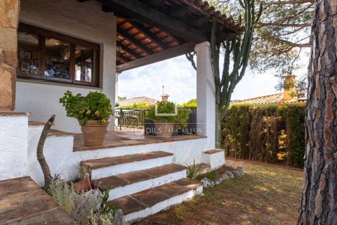 Villa for sale in Vilassar de Dalt, Barcelona, Spain 4 bedrooms, 252 sq.m. No. 150375 - photo 11