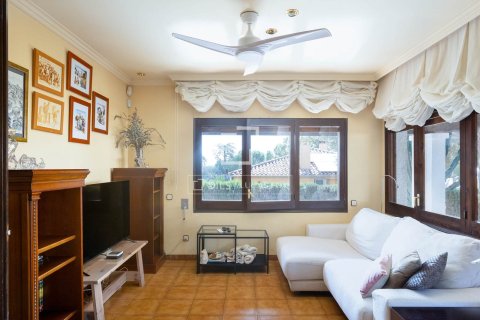 Villa for sale in Vilassar de Dalt, Barcelona, Spain 4 bedrooms, 252 sq.m. No. 150375 - photo 13