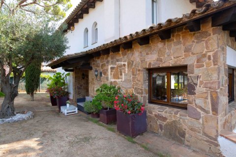 Villa for sale in Vilassar de Dalt, Barcelona, Spain 4 bedrooms, 252 sq.m. No. 150375 - photo 6
