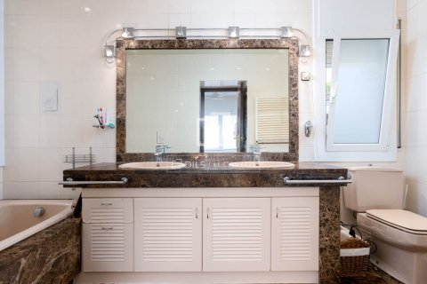 Villa for sale in Vilassar de Dalt, Barcelona, Spain 4 bedrooms, 252 sq.m. No. 150375 - photo 23