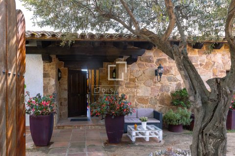 Villa for sale in Vilassar de Dalt, Barcelona, Spain 4 bedrooms, 252 sq.m. No. 150375 - photo 2