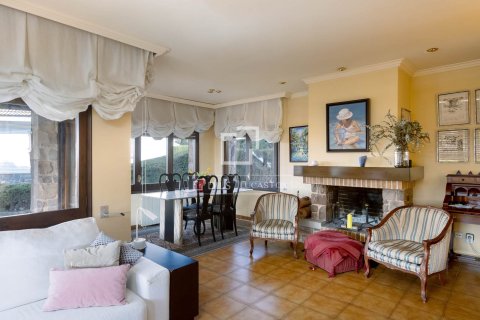 Villa for sale in Vilassar de Dalt, Barcelona, Spain 4 bedrooms, 252 sq.m. No. 150375 - photo 9