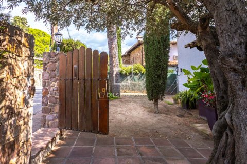 Villa for sale in Vilassar de Dalt, Barcelona, Spain 4 bedrooms, 252 sq.m. No. 150375 - photo 30