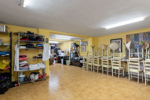 Villa for sale in Vilassar de Dalt, Barcelona, Spain 4 bedrooms, 252 sq.m. No. 150375 - photo 28