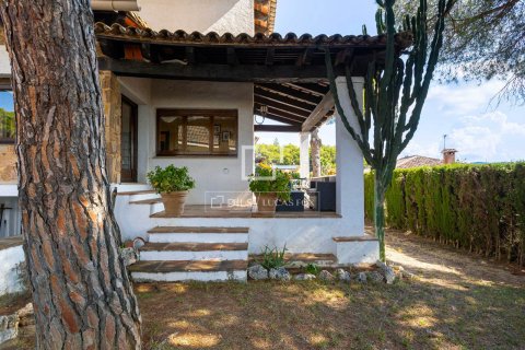 Villa for sale in Vilassar de Dalt, Barcelona, Spain 4 bedrooms, 252 sq.m. No. 150375 - photo 5