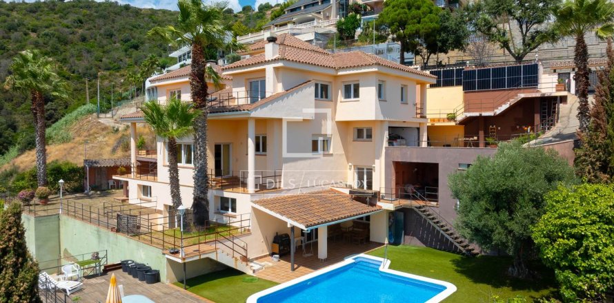 Villa in Tiana, Barcelona, Spain 9 bedrooms, 767 sq.m. No. 150376