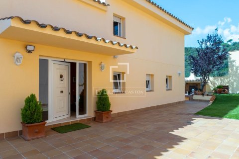 Villa for sale in Tiana, Barcelona, Spain 9 bedrooms, 767 sq.m. No. 150376 - photo 14