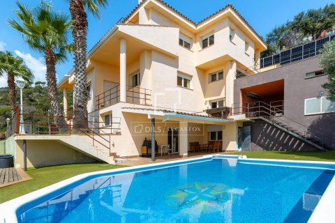 Villa for sale in Tiana, Barcelona, Spain 9 bedrooms, 767 sq.m. No. 150376 - photo 5