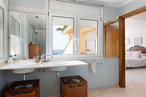 Villa for sale in Tiana, Barcelona, Spain 9 bedrooms, 767 sq.m. No. 150376 - photo 24