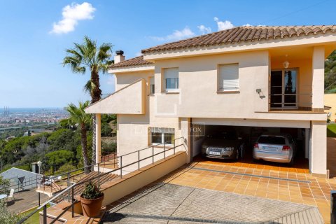Villa for sale in Tiana, Barcelona, Spain 9 bedrooms, 767 sq.m. No. 150376 - photo 9