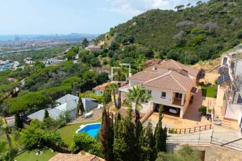 Villa for sale in Tiana, Barcelona, Spain 9 bedrooms, 767 sq.m. No. 150376 - photo 2