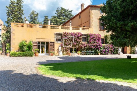 Сasa en venta en Esplugues de Llobregat, Barcelona, España 5 dormitorios, 643 m2 No. 150373 - foto 2