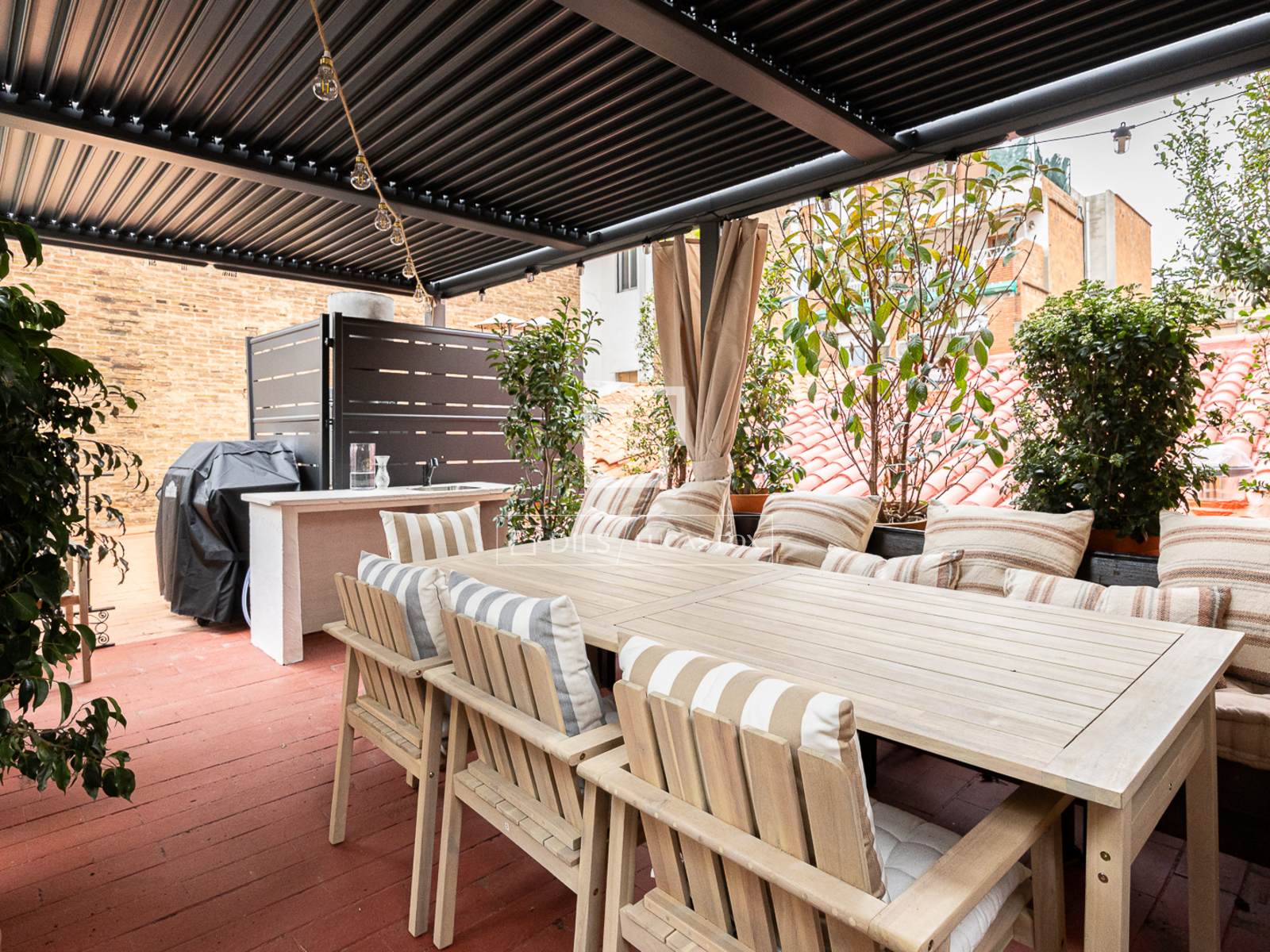 Apartment à Barcelona, Espagne 3 chambres, 91 m2 No. 161466