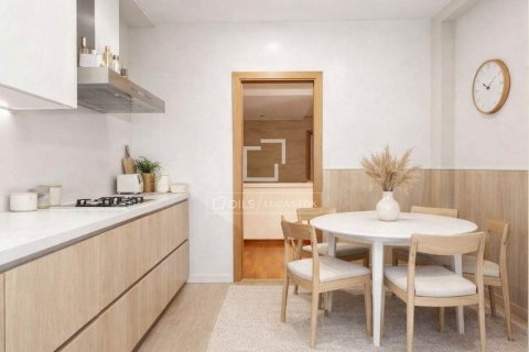 Apartment à Sant Just Desvern, Barcelona, Espagne 4 chambres, 177 m2 No. 161464