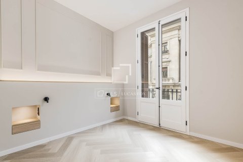 Lägenhet till salu i Barcelona, Spanien 3 sovrum, 118 kvm. Nr. 161467 - foto 16