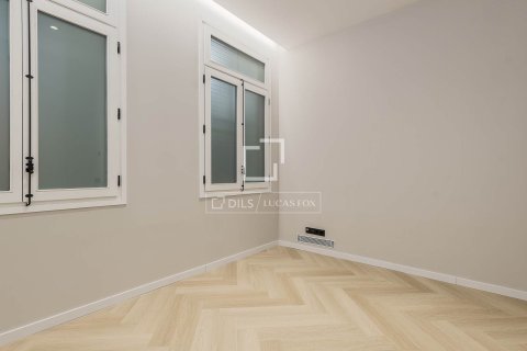 Lägenhet till salu i Barcelona, Spanien 3 sovrum, 118 kvm. Nr. 161467 - foto 26