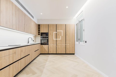 Lägenhet till salu i Barcelona, Spanien 3 sovrum, 118 kvm. Nr. 161467 - foto 8