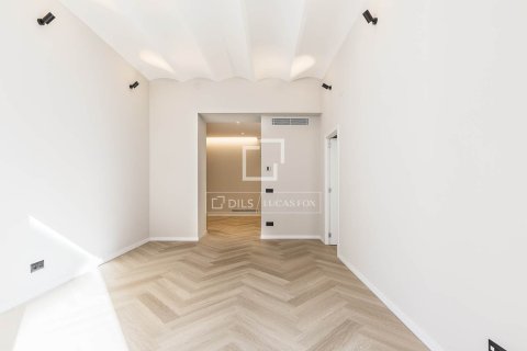 Lägenhet till salu i Barcelona, Spanien 3 sovrum, 118 kvm. Nr. 161467 - foto 13