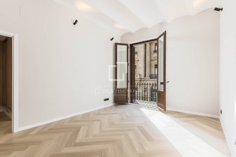 Lägenhet till salu i Barcelona, Spanien 3 sovrum, 118 kvm. Nr. 161467 - foto 2